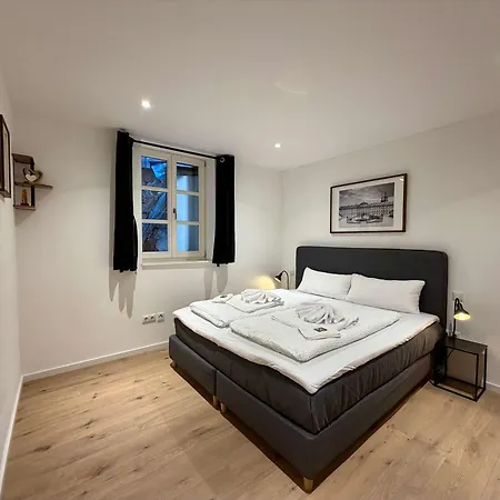Juraperle - Historisch Und Modern - 1 *