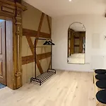 Juraperle - Historisch Und Modern - 1 *