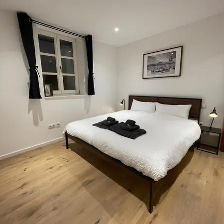 Juraperle - Historisch Und Modern - 1 *