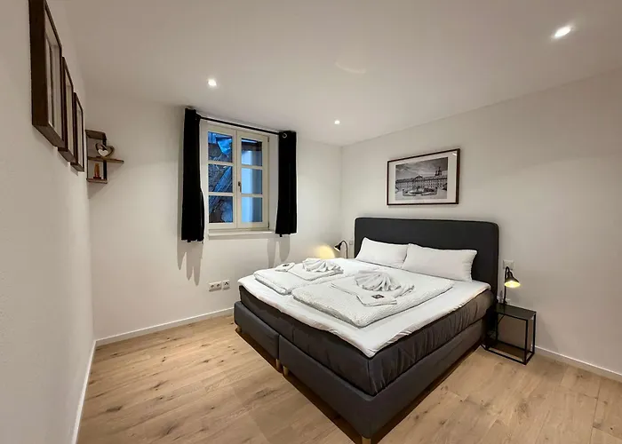 Juraperle - Historisch Und Modern - 1 *